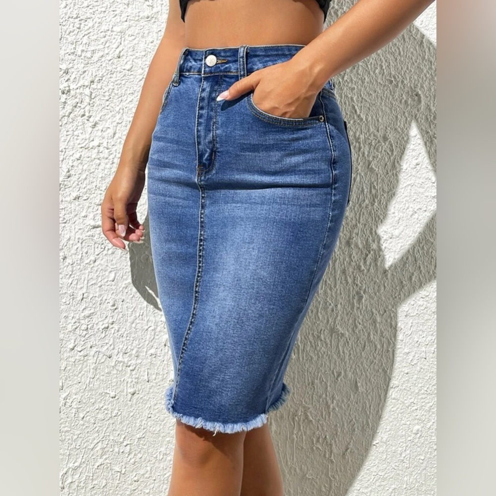 Super cute form fitting jean skirt